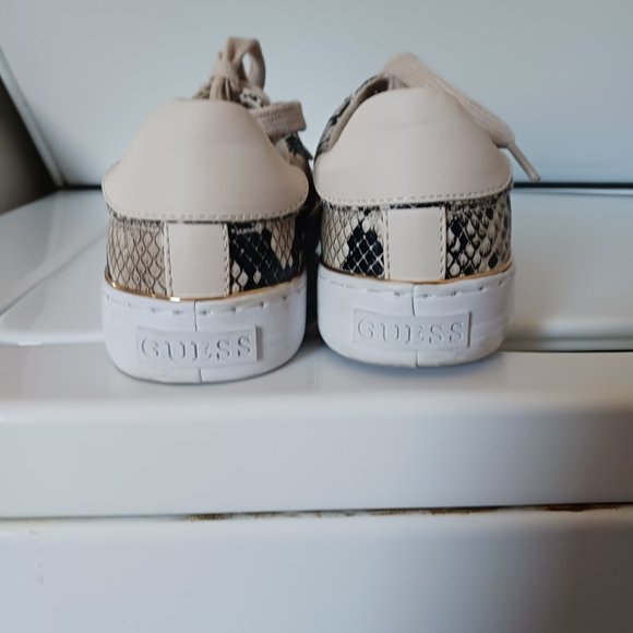 Guess Womens Sneakers Snake Print 6.5 - Picture 4 of 5